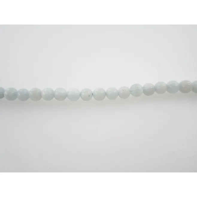 UN FILO DI  ACQUAMARINA  MILK CABOCHON 4 MM.