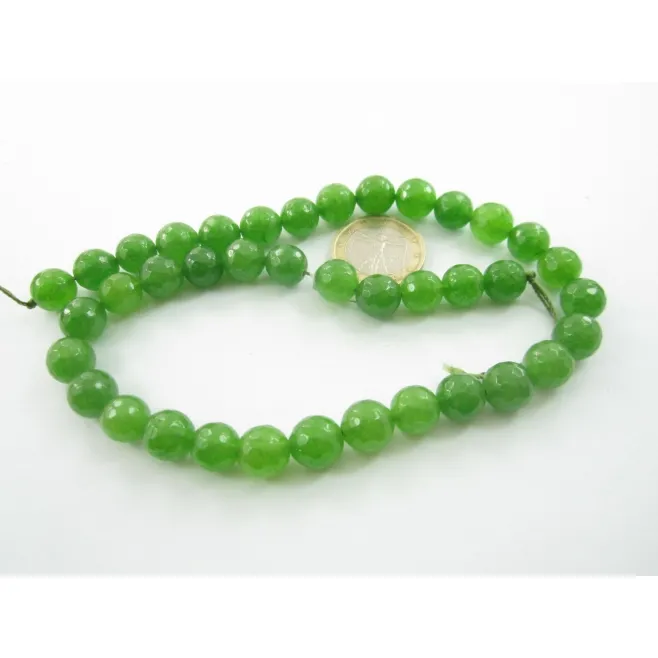 1 filo di giada chiara sfaccettata diametro 10 mm.