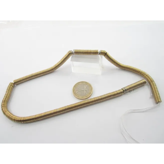 un filo di dischetti piatti 4x1 mm.in ematite con bordo dorato