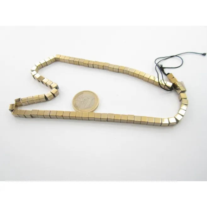 un filo di dadini  4x4 mm. in ematite dorata