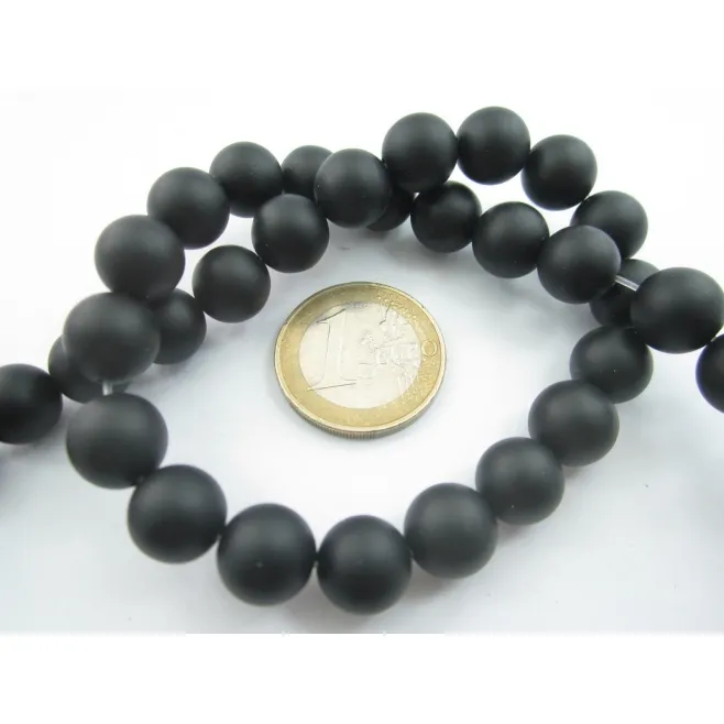 1 filo in onice nera cabochon  opaco lucido di 16 mm lungo 38/39 cm circa