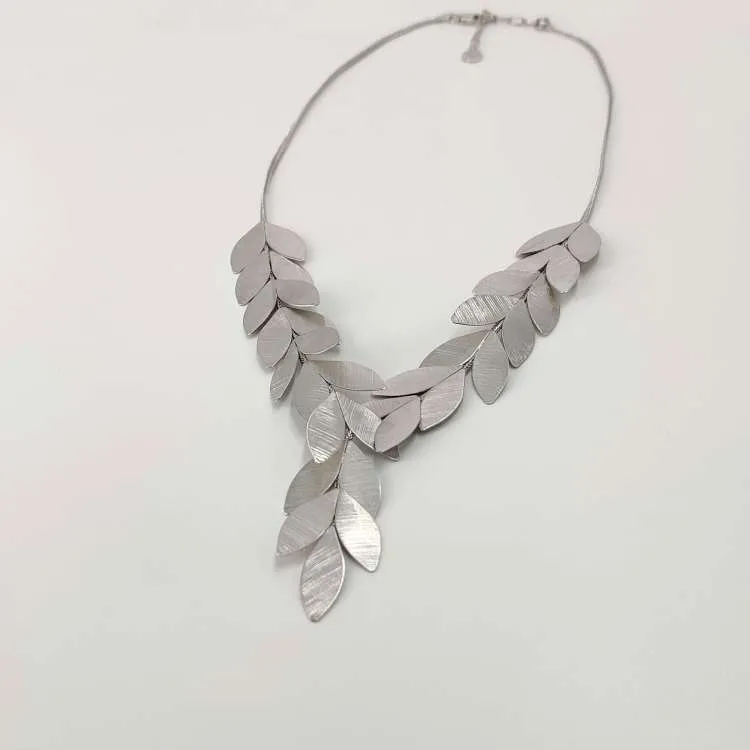 Collana Foglie in argento satinato