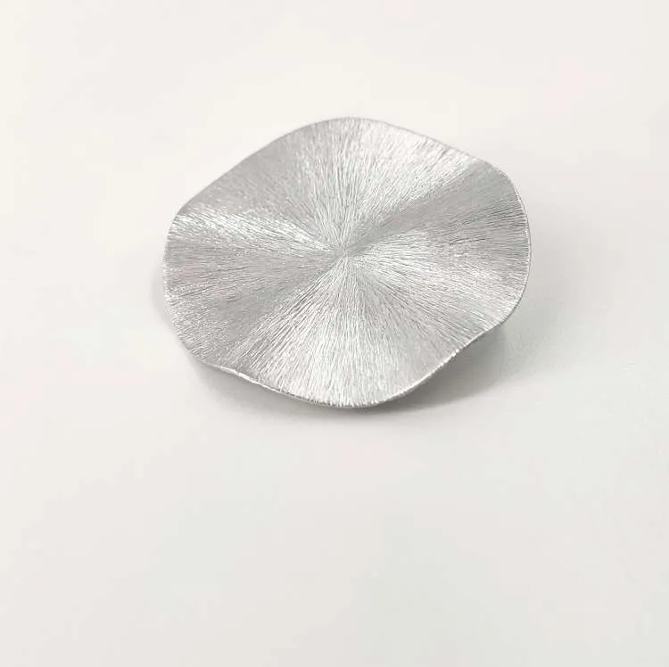 Spilla Foglia in alluminio spazzolato