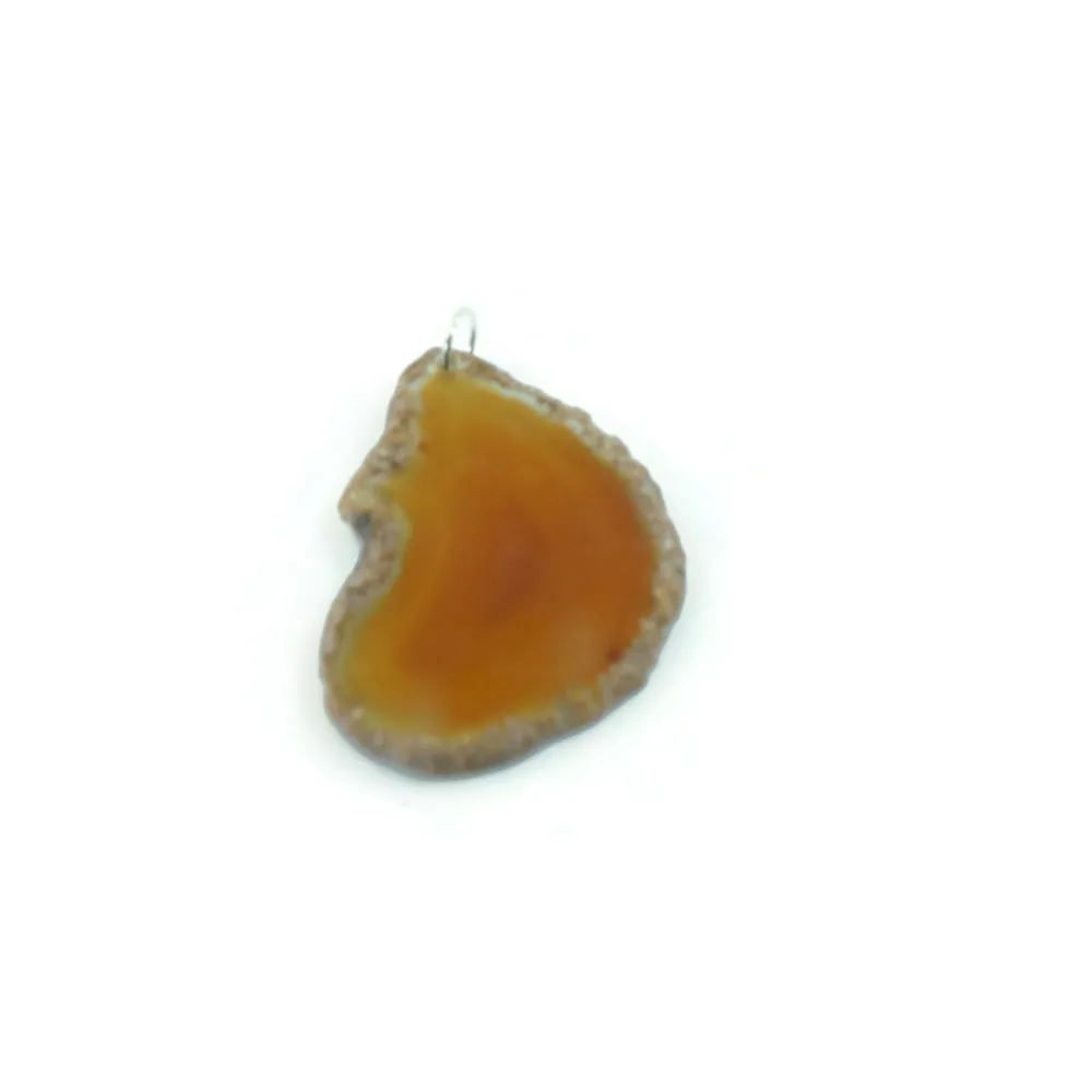 un ciondolo geode agata arancio 60x40 mm
