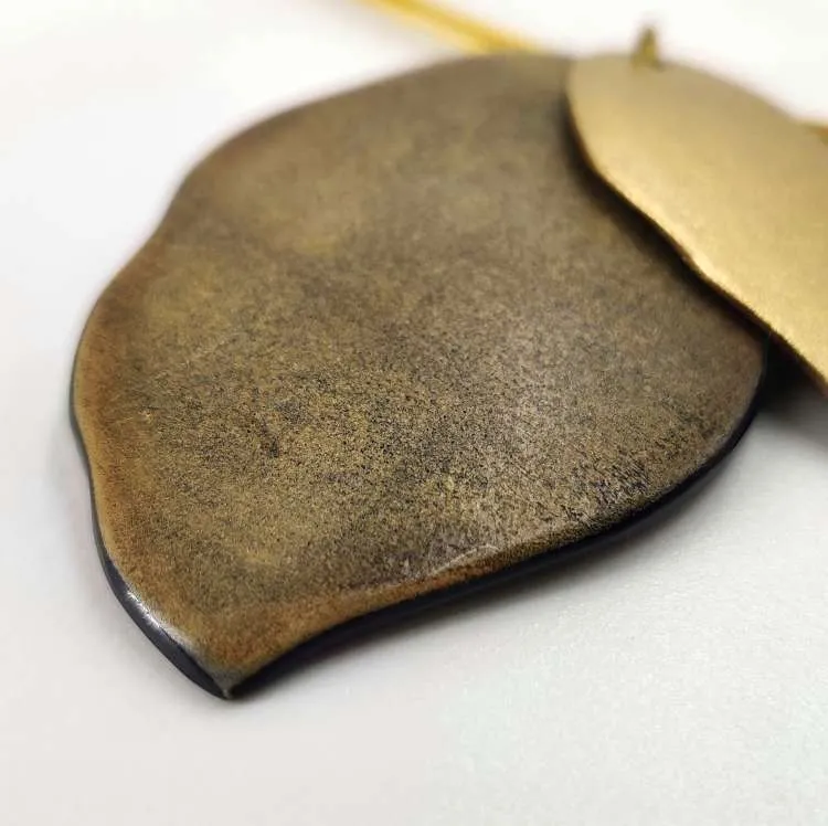 Collana Leafes in legno ed alluminio dorato