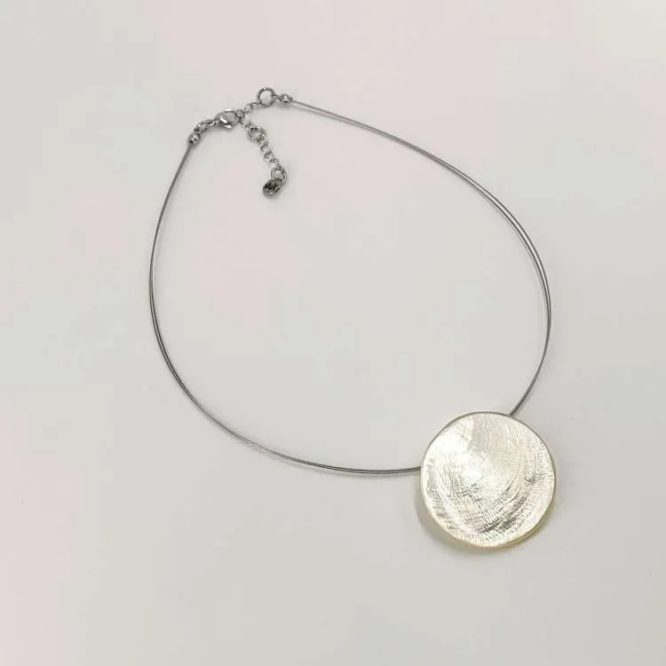 Collana Oval in resina e madreperla