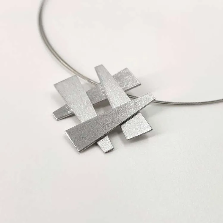 Collana a girocollo con ciondolo Hashtag in alluminio