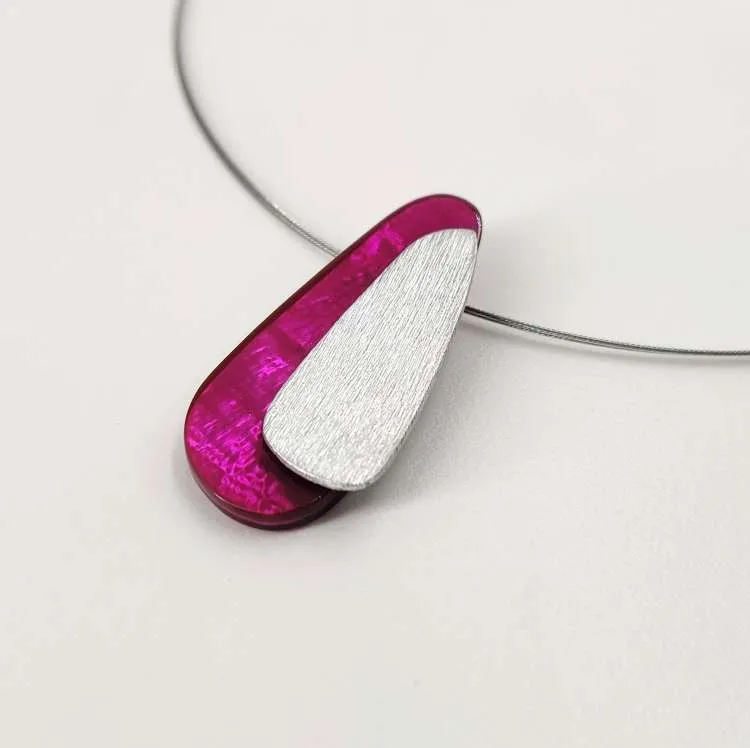 Collana a girocollo con ciondolo Duetto in resina e madreperla