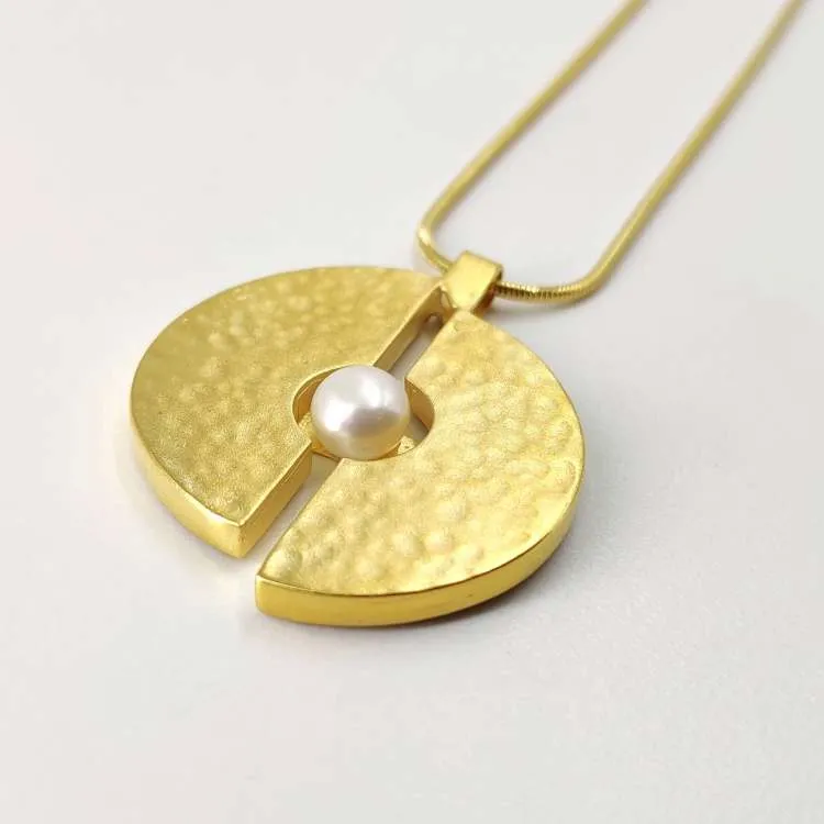 Collana lunga Cerchio Sfalsato in argento dorato