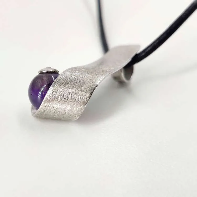 Collana con ciondolo Virgola in argento con ametista