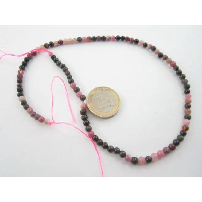 un filo di pietre dure tormalina cabochon di 4 mm