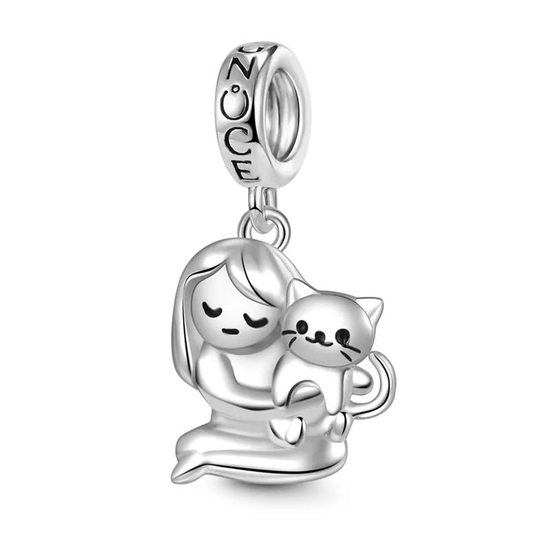 Gnoce Charm Ciondolo "Best Friend" Una bella ragazza abbraccia un gatto