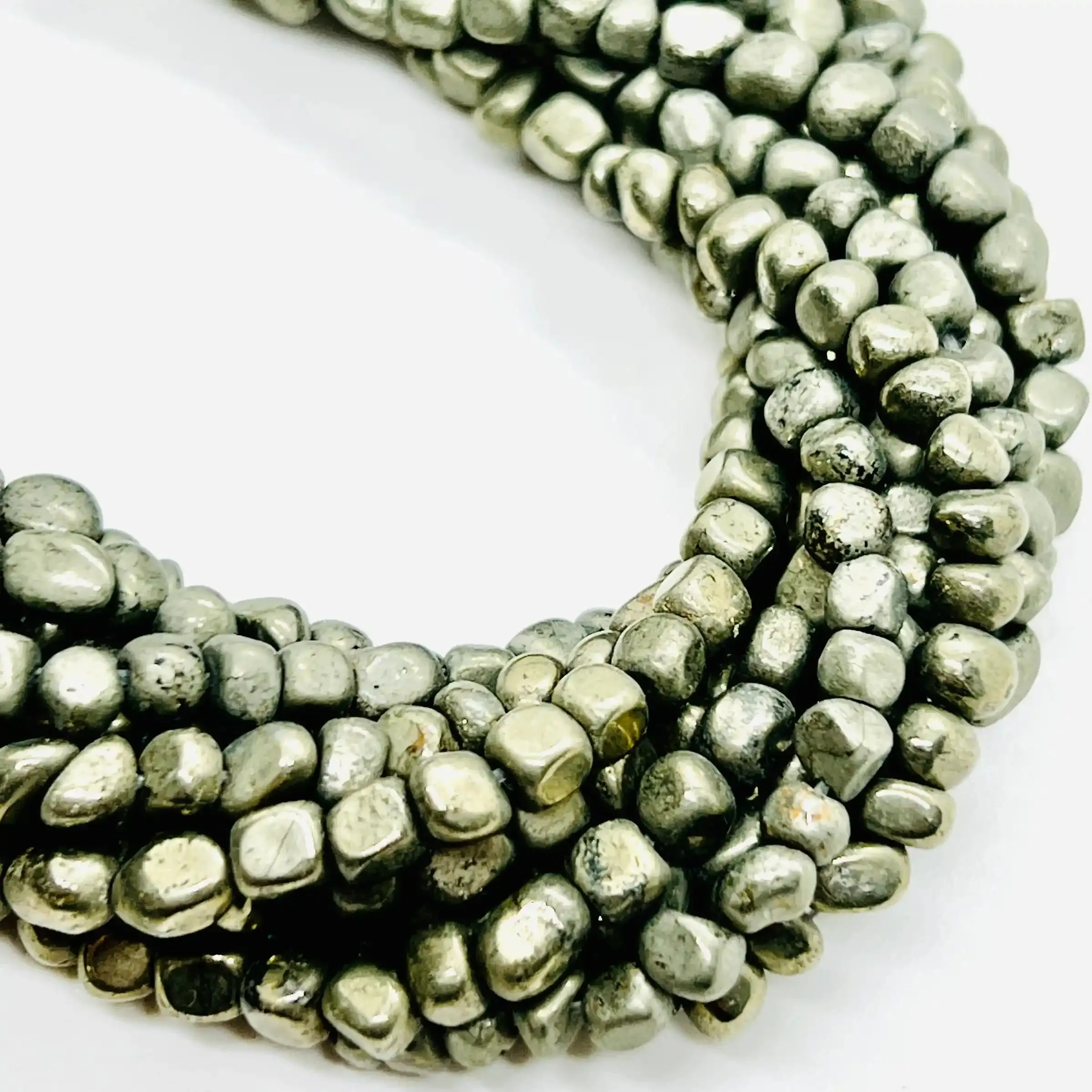 filo di pirite di ferro prisma irregolare 4 mm x 5 mm colore naturale grigio scuro