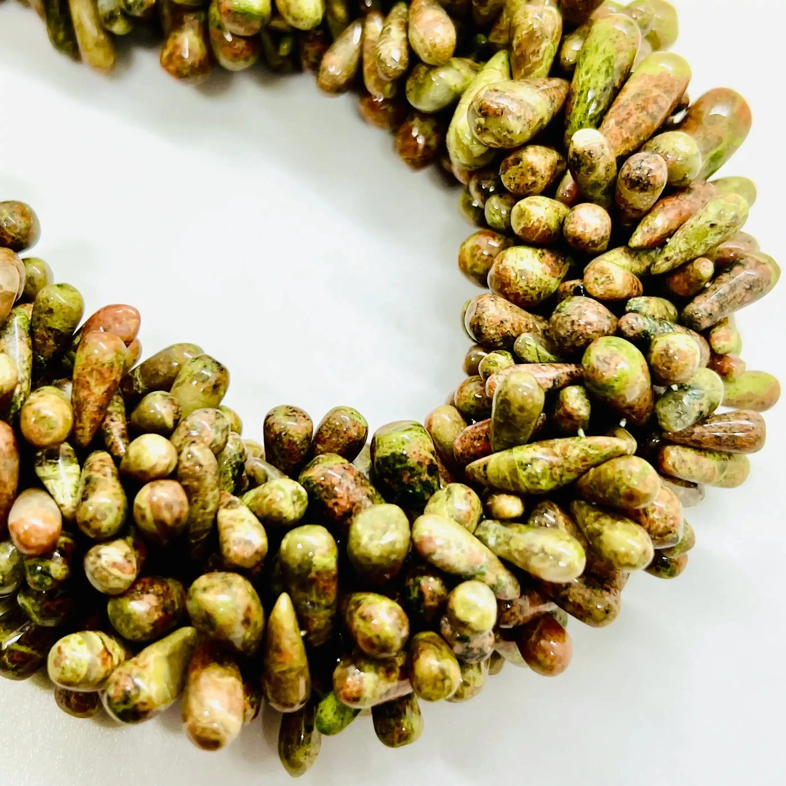 filo di diaspro goccia 12 mm x 5 mm colore tonalità rosso mattone e verde