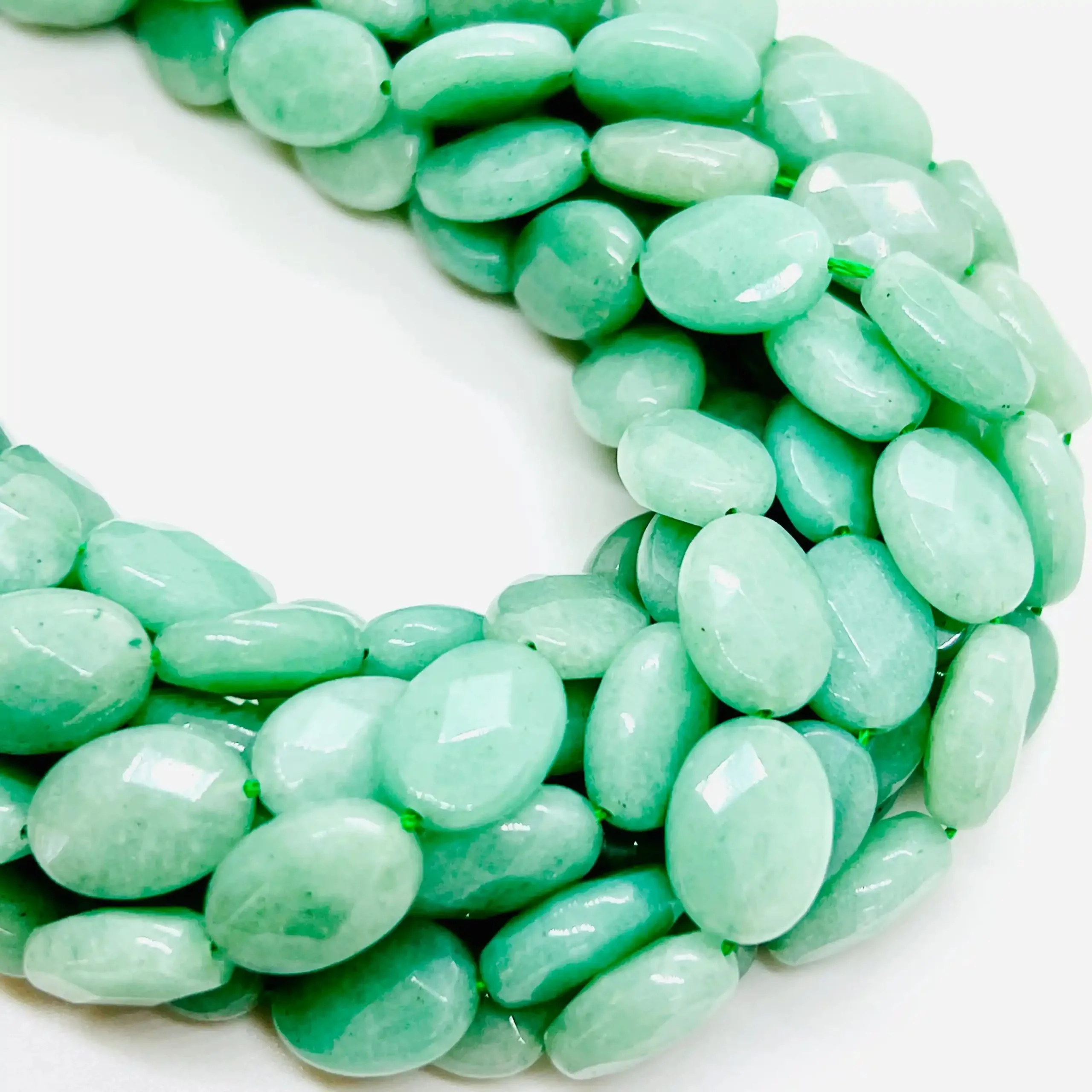 filo di giada ovale sfaccettato 14 mm x 10 mm colore naturale verde