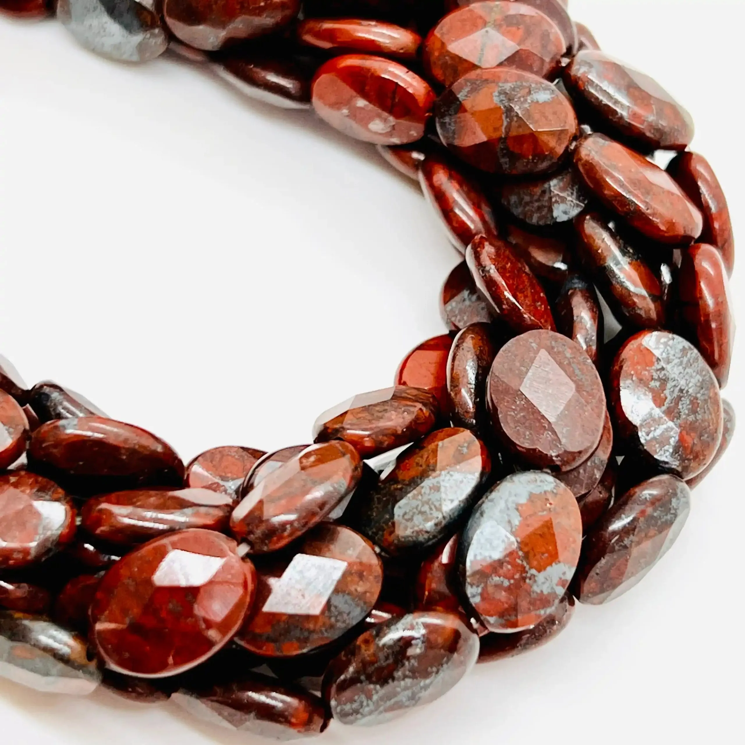 filo di diaspro ovale sfaccettato 14 mm x 10 mm colore rosso brunito