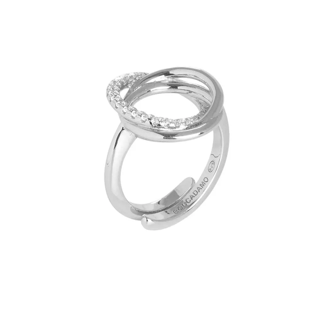 Anello in argento rodiato con decoro di cerchi lisci e di zirconi