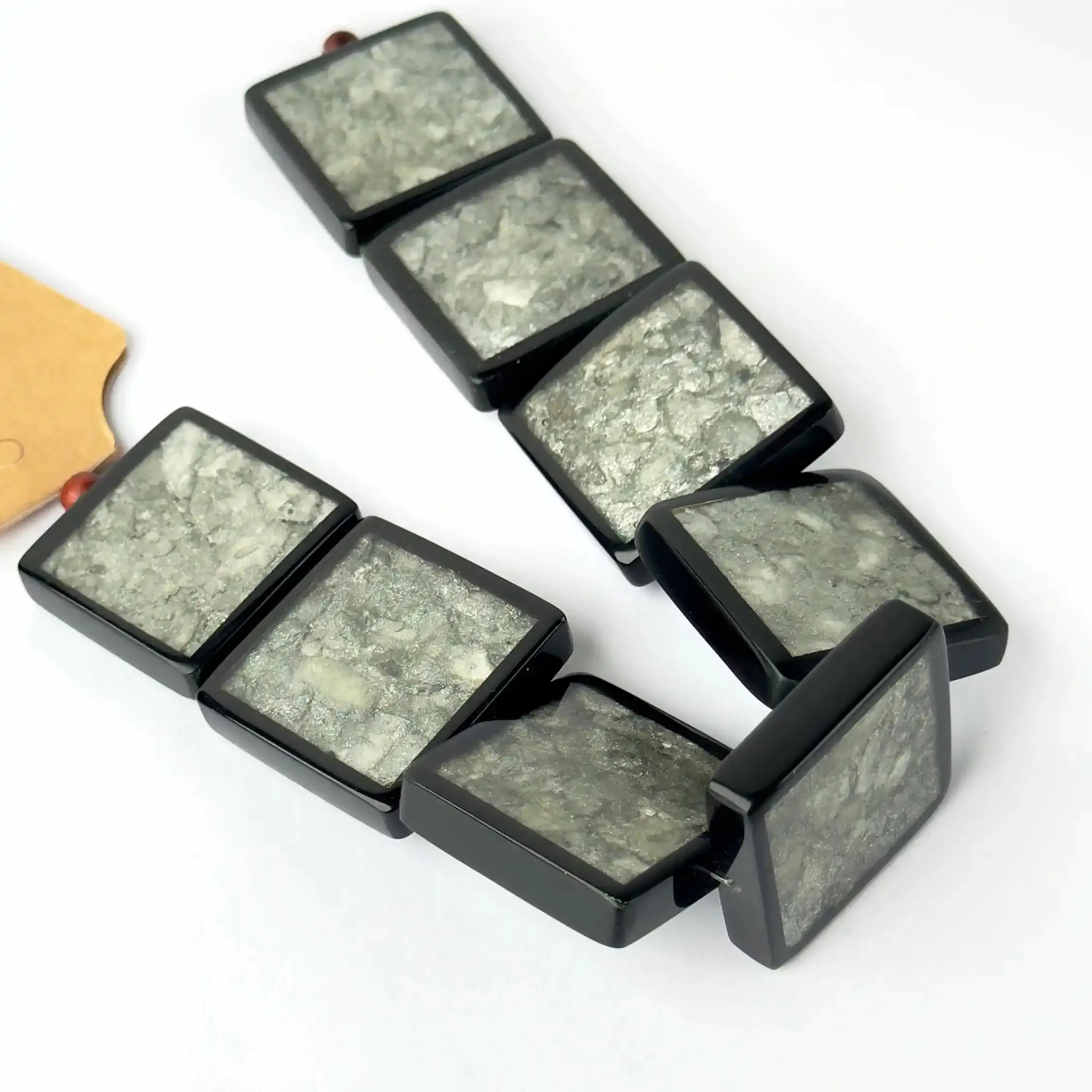 Perle in Resina Quadrato Grigio con Inserti in Madreperla - 30 mm