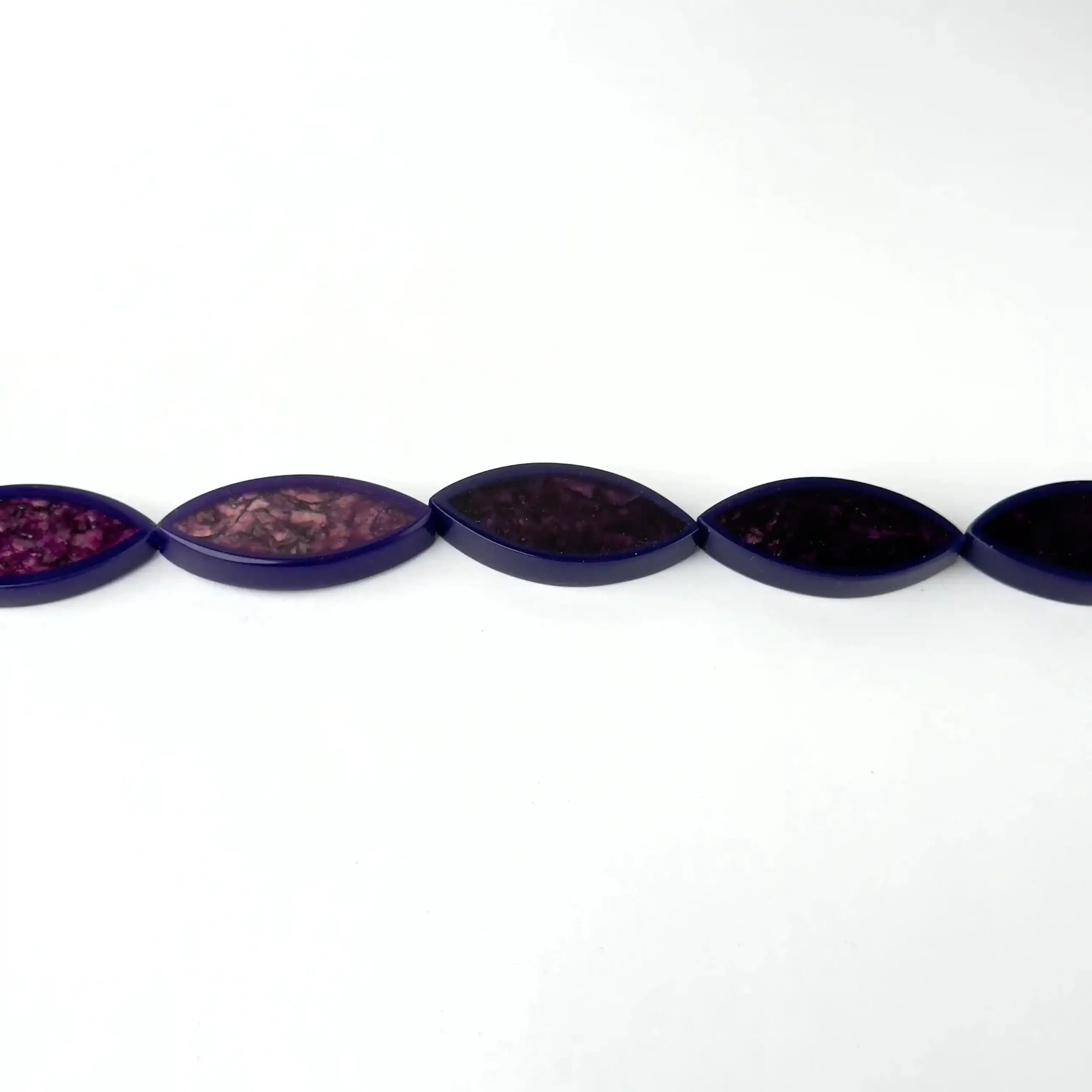 Perle in Resina Ovale Viola con Inserti in Madreperla - 40 X 17 mm