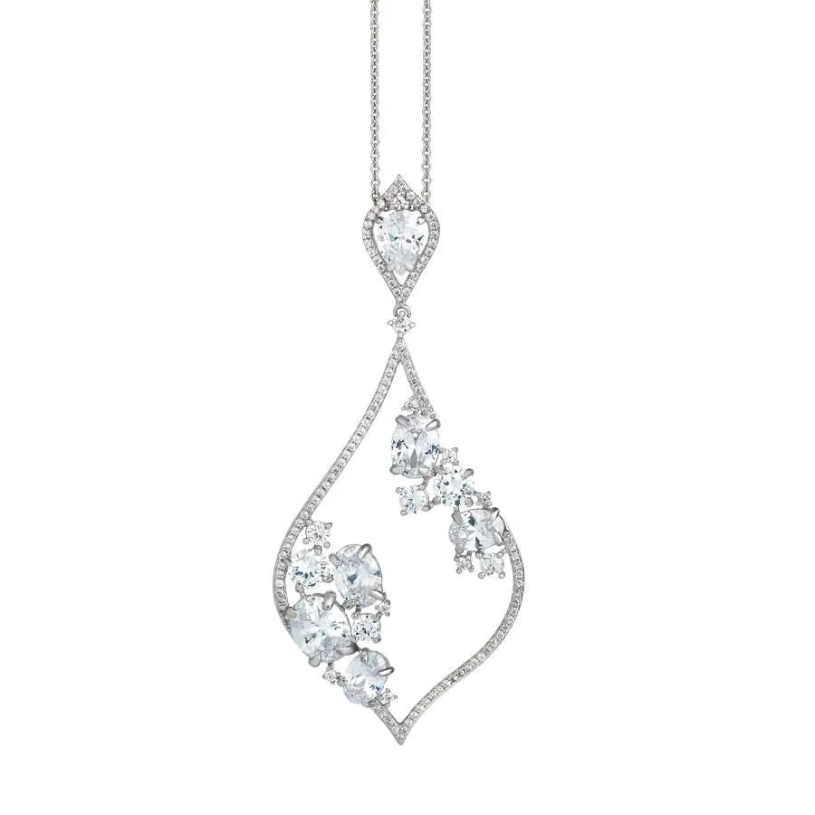 Collana con pendente romboidale e zirconi bianchi