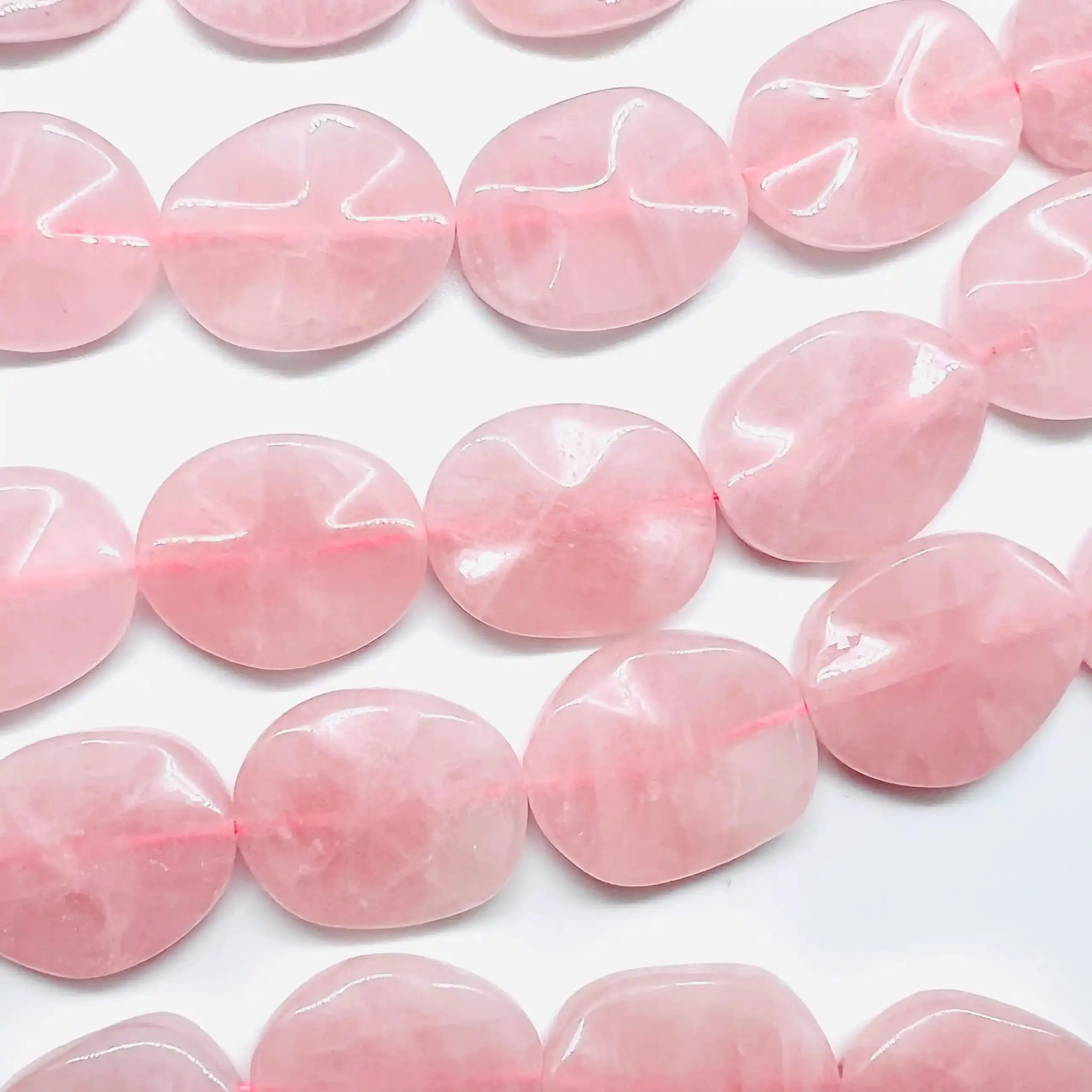 filo di pietra semipreziosa cilindro piatto ondulato colore trasparente e rosa baby pallido 25 mm x 20 mm