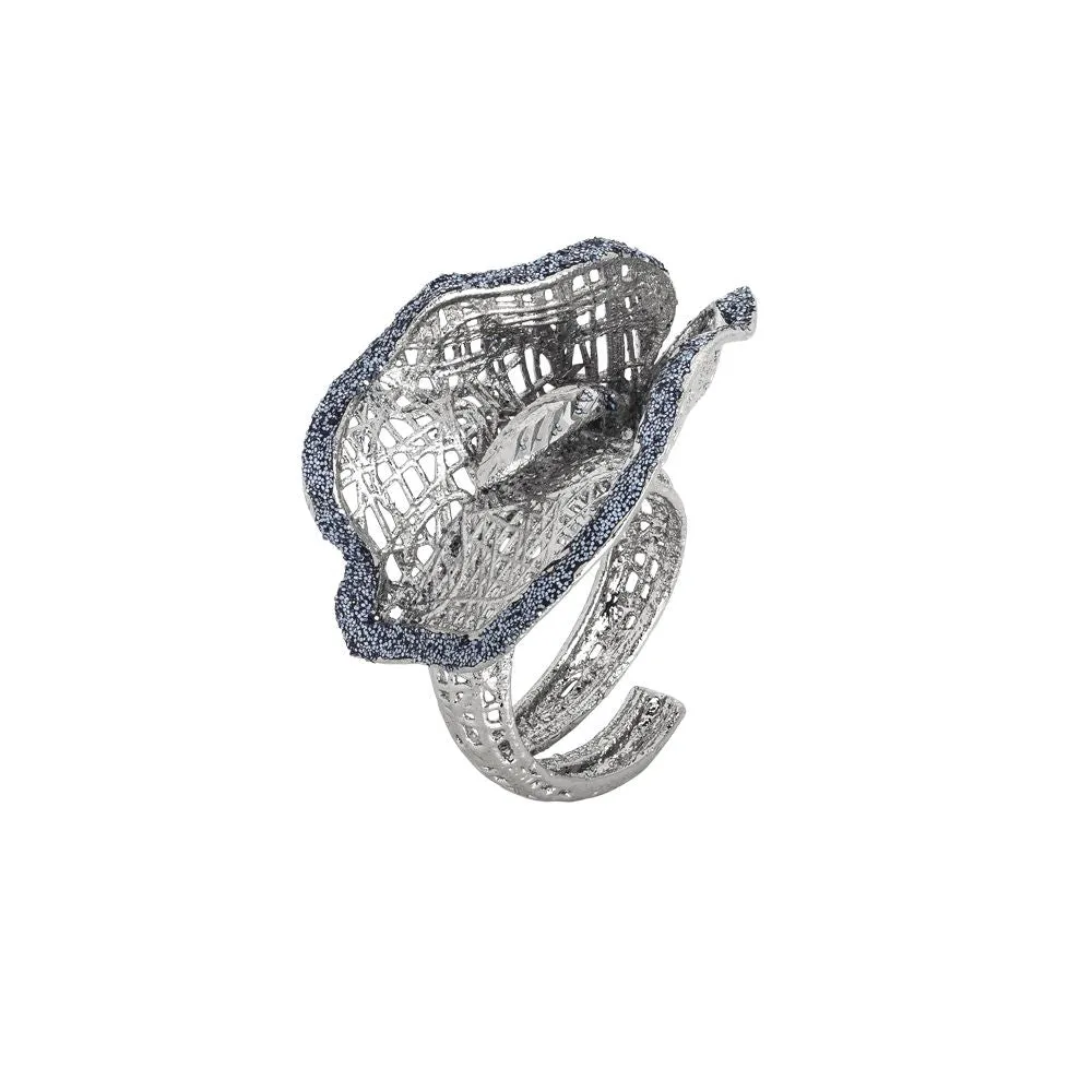 Anello rodiato con calla in glitter nero