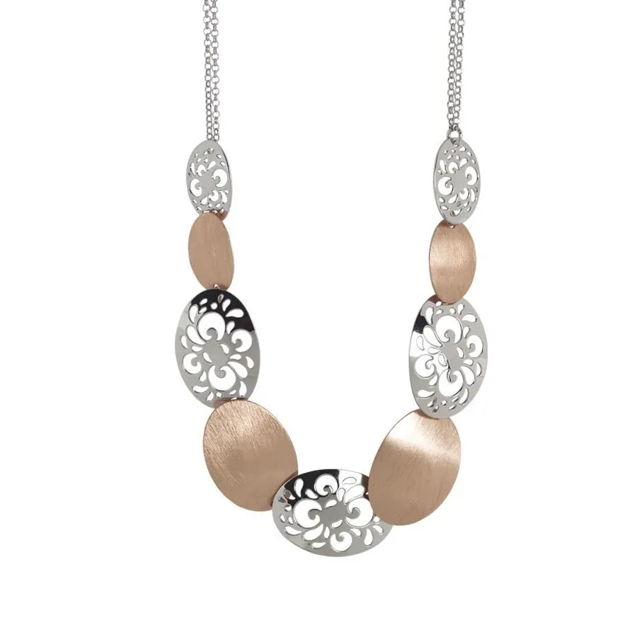 Collana corta bicolor con ovali graffiati e traforati