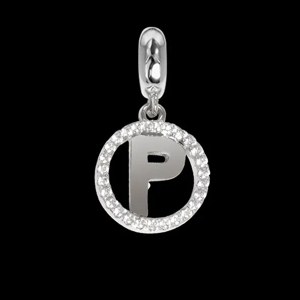 Charm circolare in zirconi con lettera P