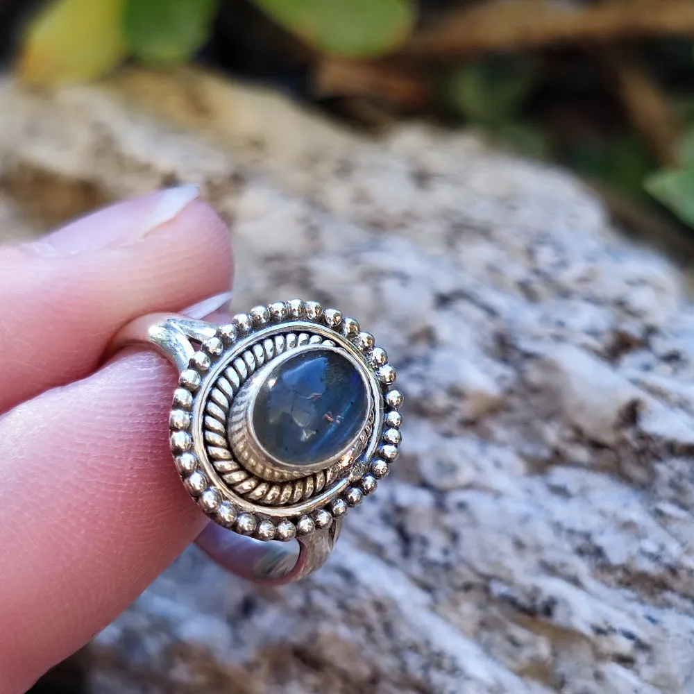 Ethnischer Ring mit Stein aus 925er Silber - PERAIYUR