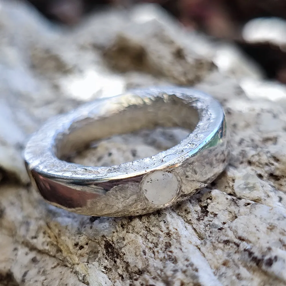 Handgefertigter Ring mit 925er Silberstein - KINJIRMA