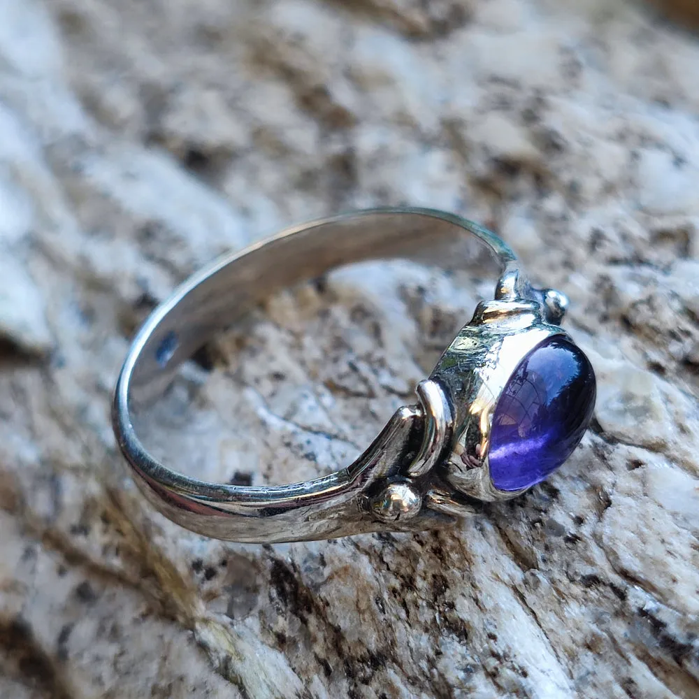 Handgefertigter Ring mit Stein aus 925er Silber - MAU