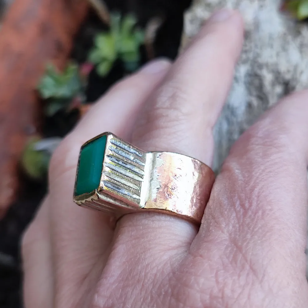 Handcrafted bronze ring with stone - DEORI