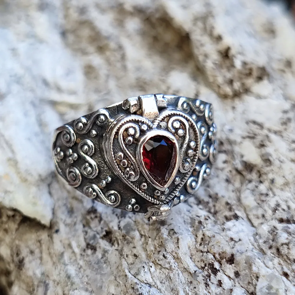 Giftring mit Stein aus 925er Silber - OMALDUR