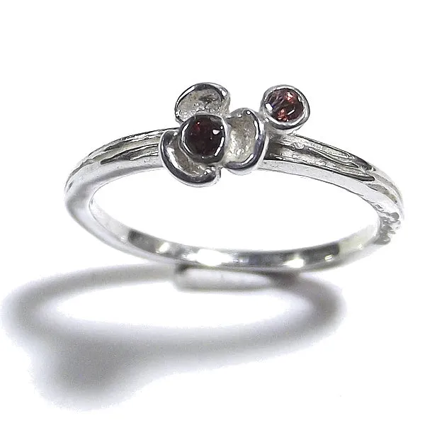 Anello JARA in argento 925 a forma di FIORI con pietra