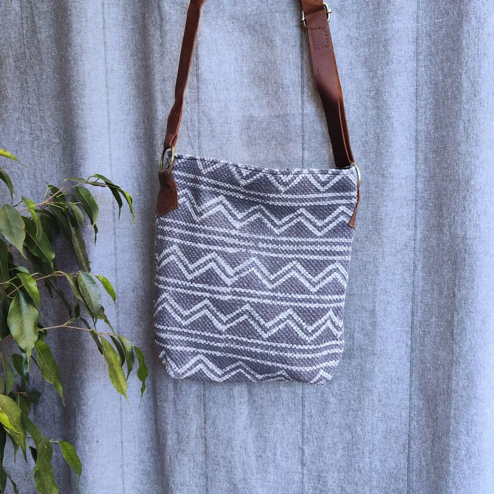 MASOOR handmade shoulder bag made of cotton and stamping