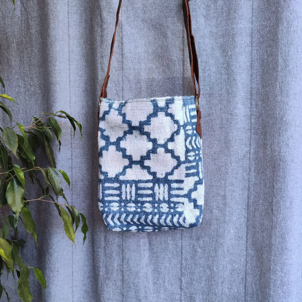 Handcrafted BANARASI shoulder bag made of cotton and stamping