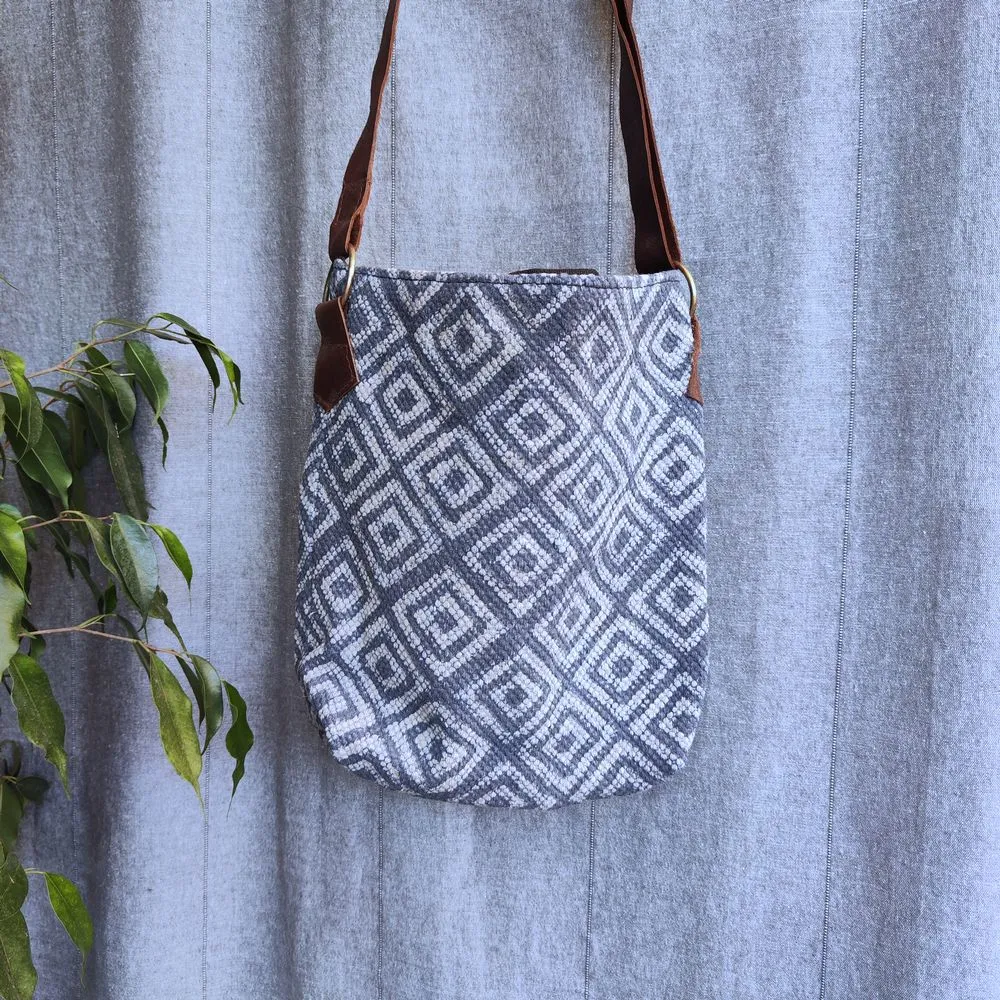 KANCHIPURAM shoulder bag handcrafted in cotton and stamping