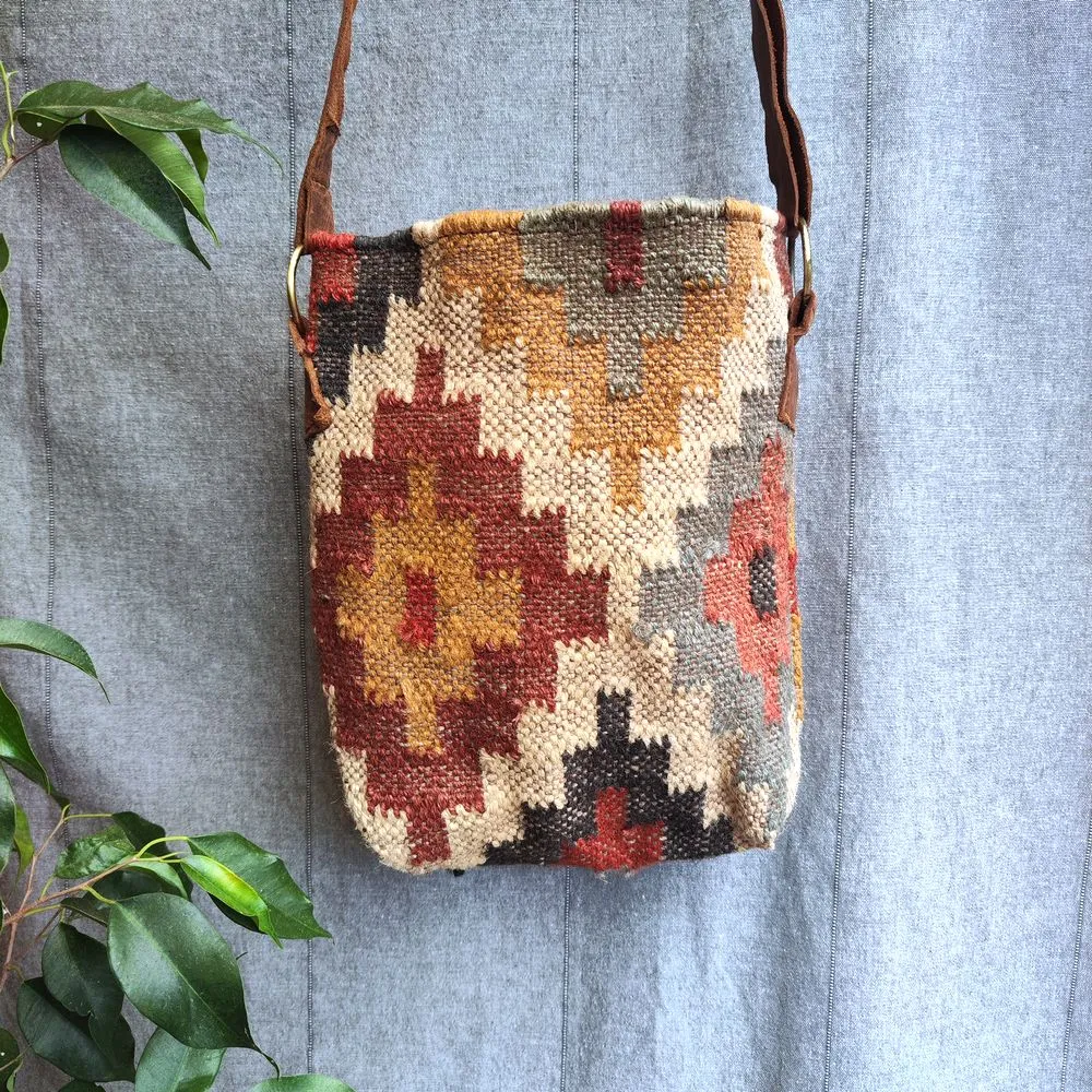 Hosur shoulder bag handmade with KILIM and Leather
