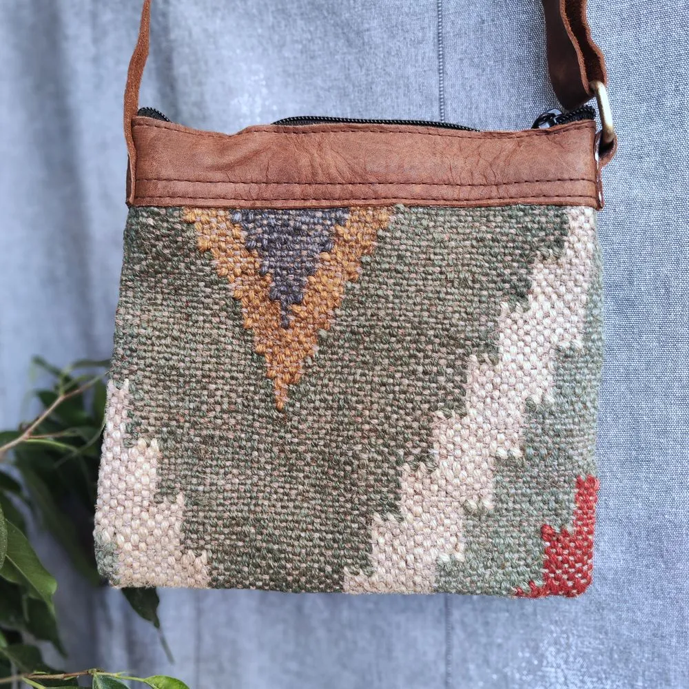 DEV shoulder bag handmade with KILIM and Leather