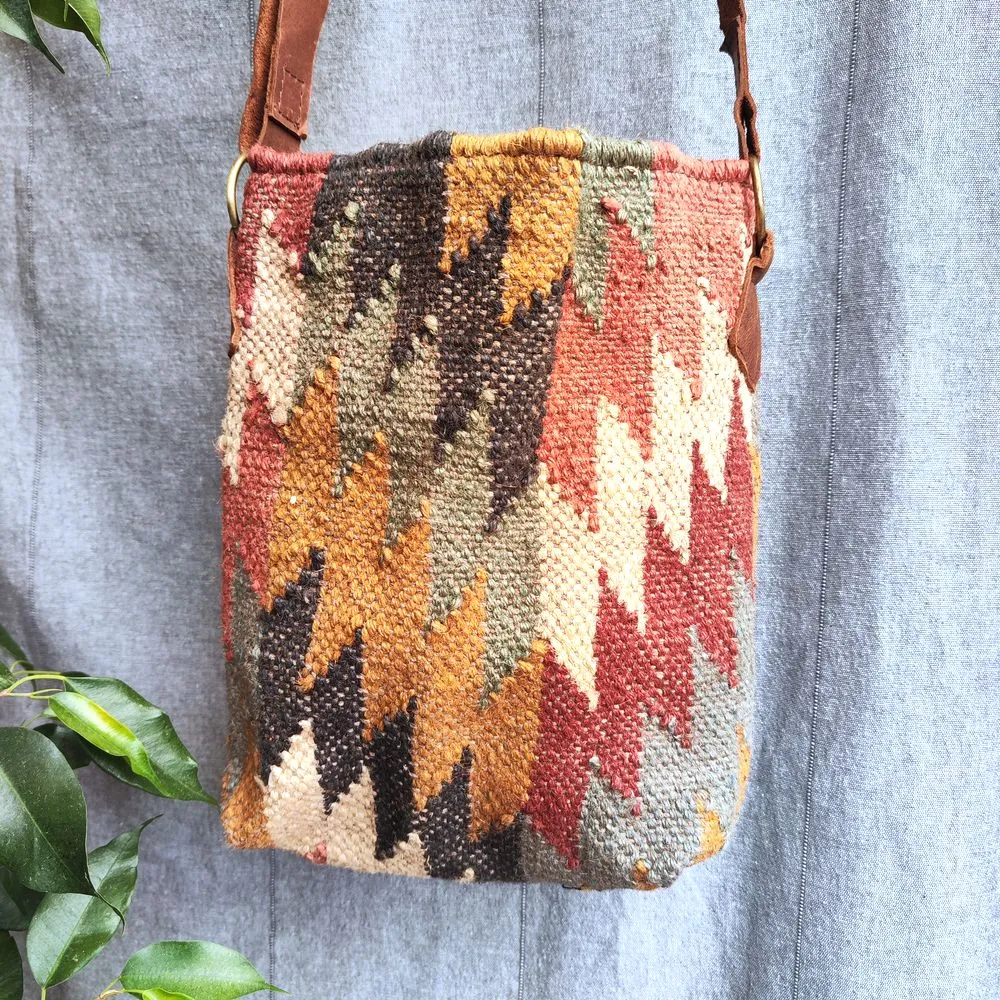 LATUR shoulder bag handcrafted with KILIM and Leather