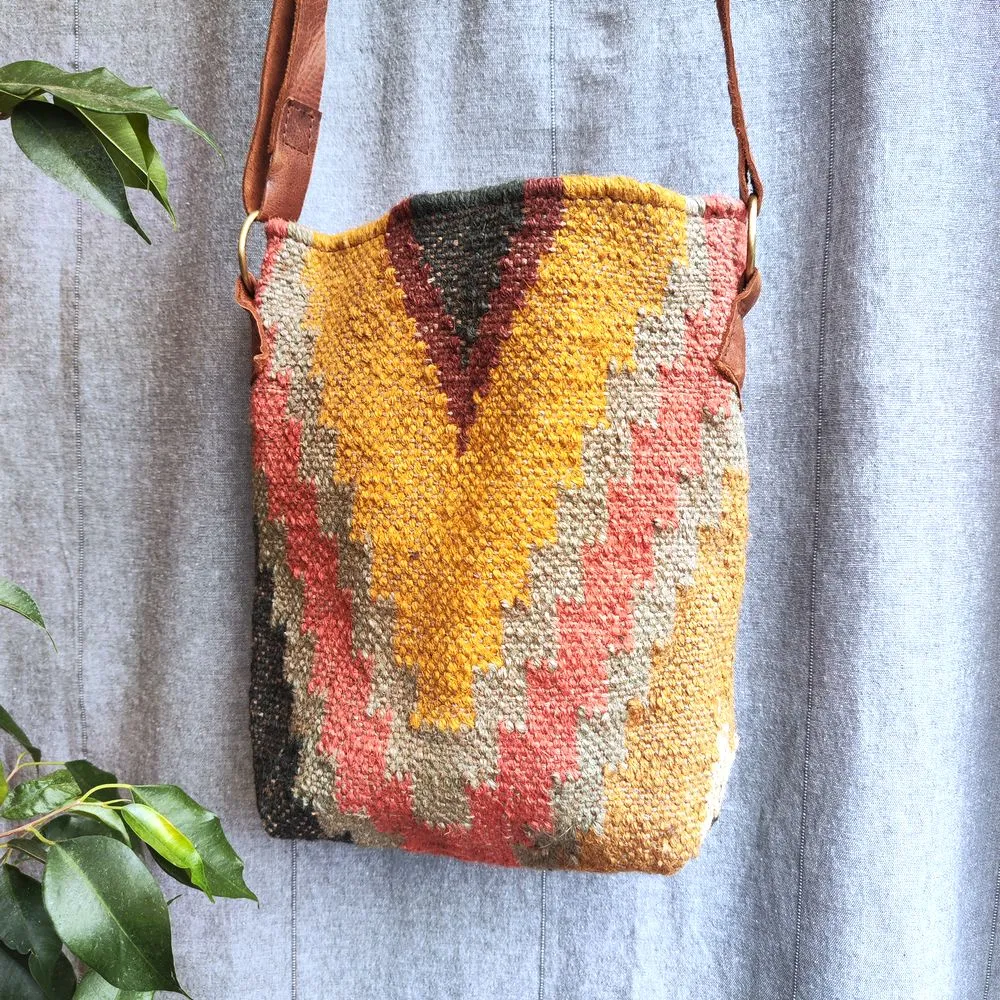 UDUPI shoulder bag handcrafted with KILIM and Leather