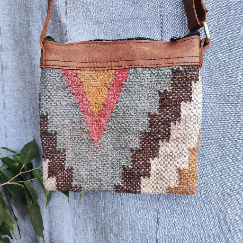 DIYA handmade shoulder bag made with KILIM and Leather