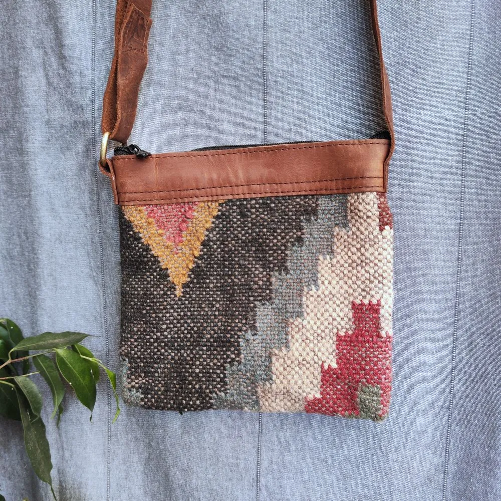 MAYA shoulder bag handmade with KILIM and Leather