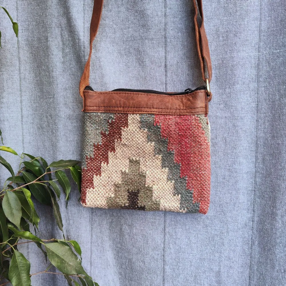 CHANDNI shoulder bag handmade with KILIM and Leather