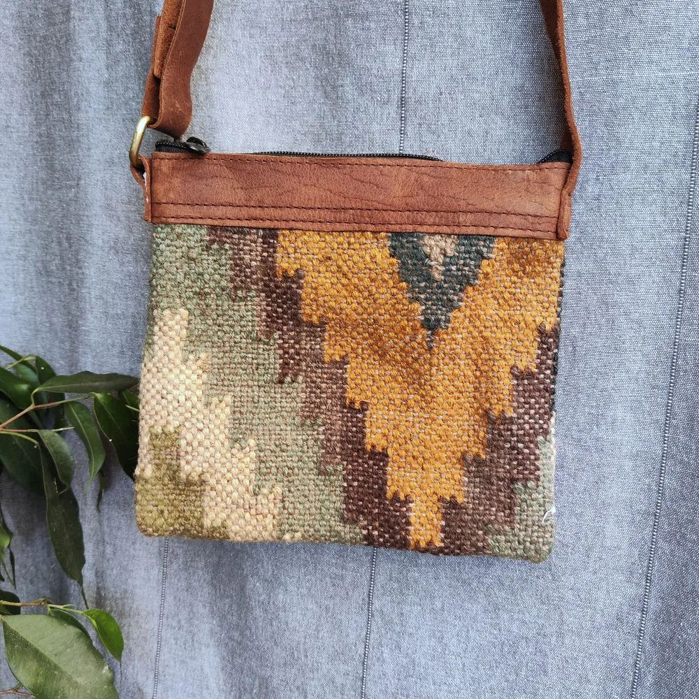 AISHA shoulder bag handmade with KILIM and Leather