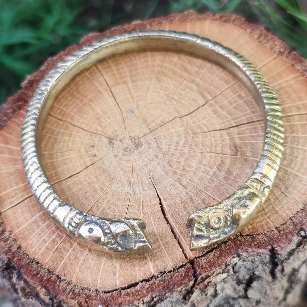 Bracciale rigido etnico in ottone Leela