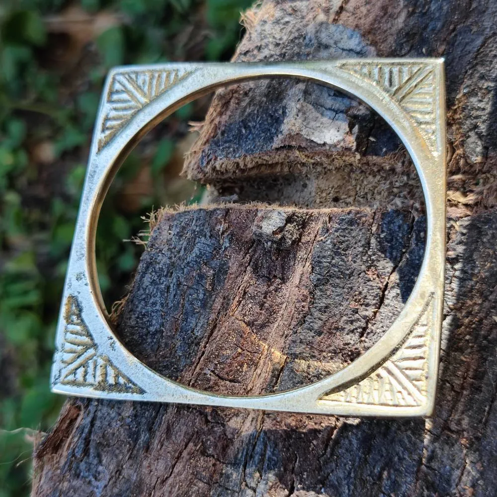 Bracciale rigido etnico in ottone Ojas