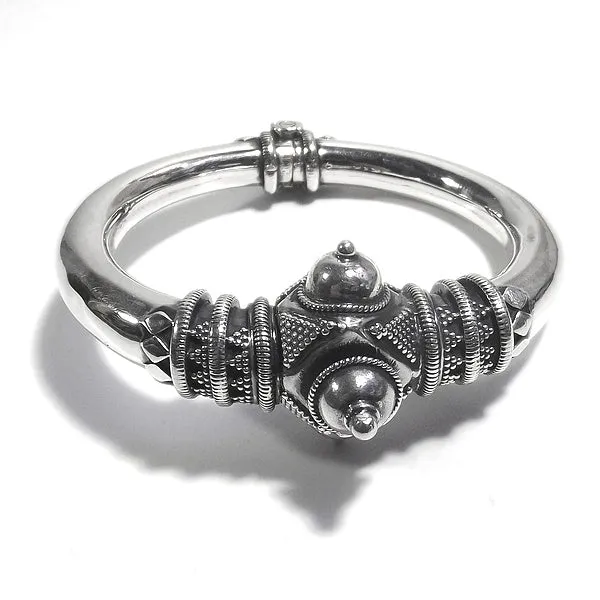 Bracciale etnico DHAVAL in argento rigido | Gioielli etnici