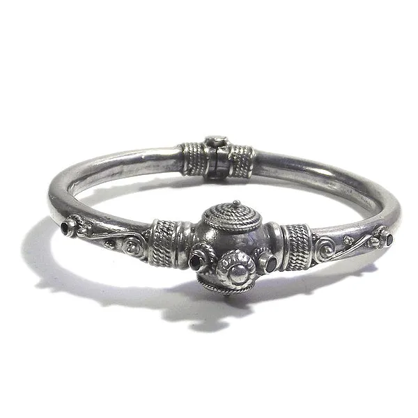 Bracciale etnico PRANA in argento rigido con GRANATO | Gioielli etnici