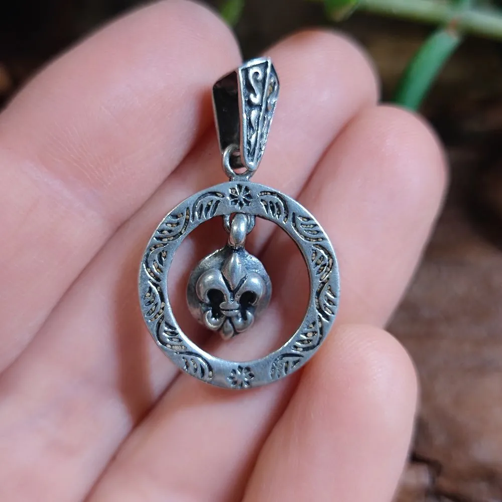 925 Silver Lily Pendant - LILIUM